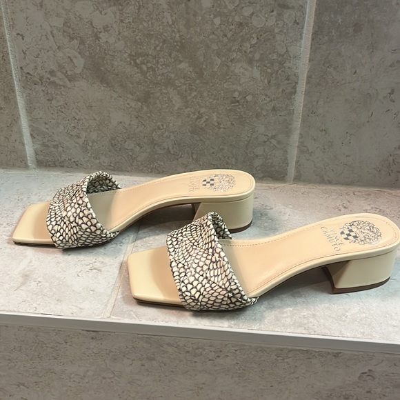 Vince Camuto Semtera Block Heel Slide Sandal (Rare) - Picture 2 of 4